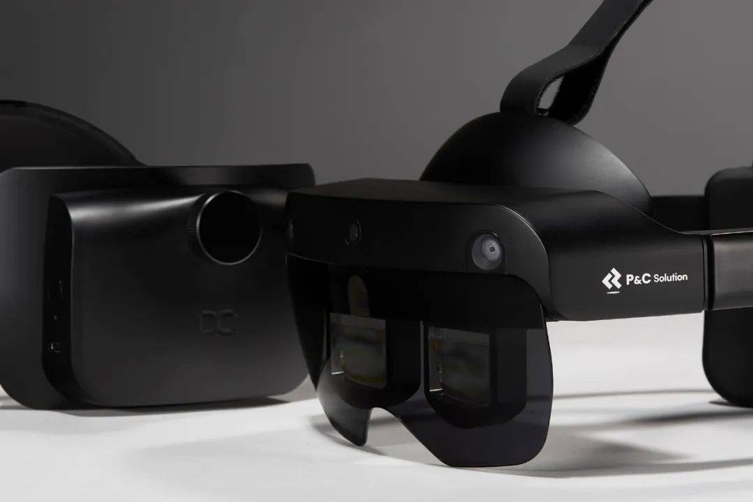 2026年VR选购终极对决，Quest 3S vs Vision Pro巅峰战